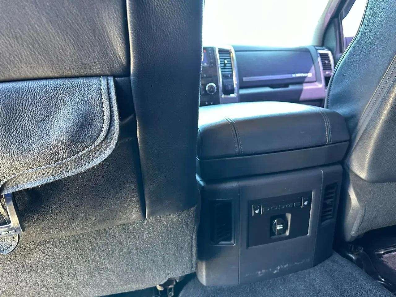 RAM 1500 4WD Crew Cab 140.5" Laramie Limited Edition 2012