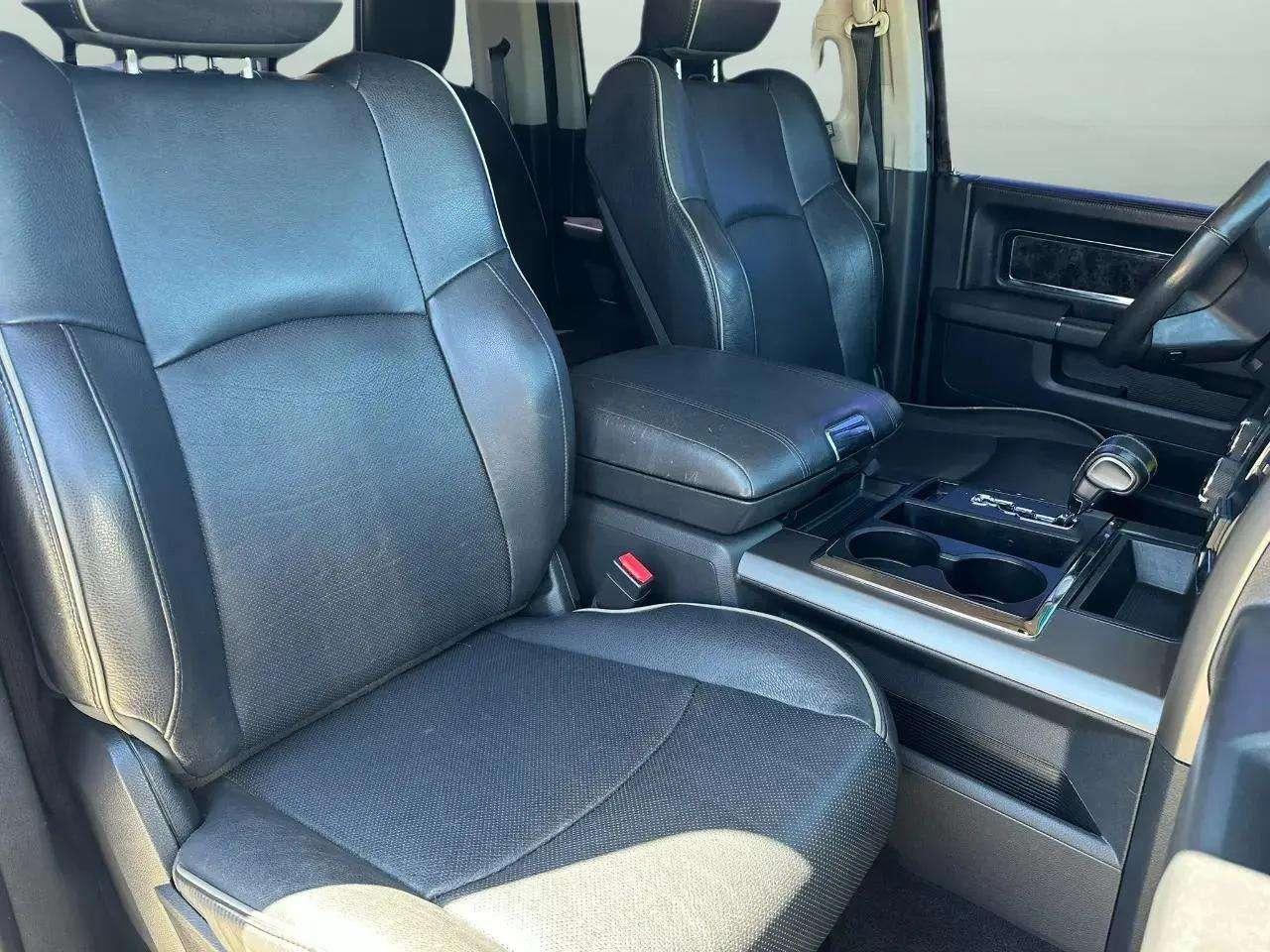 RAM 1500 4WD Crew Cab 140.5" Laramie Limited Edition 2012