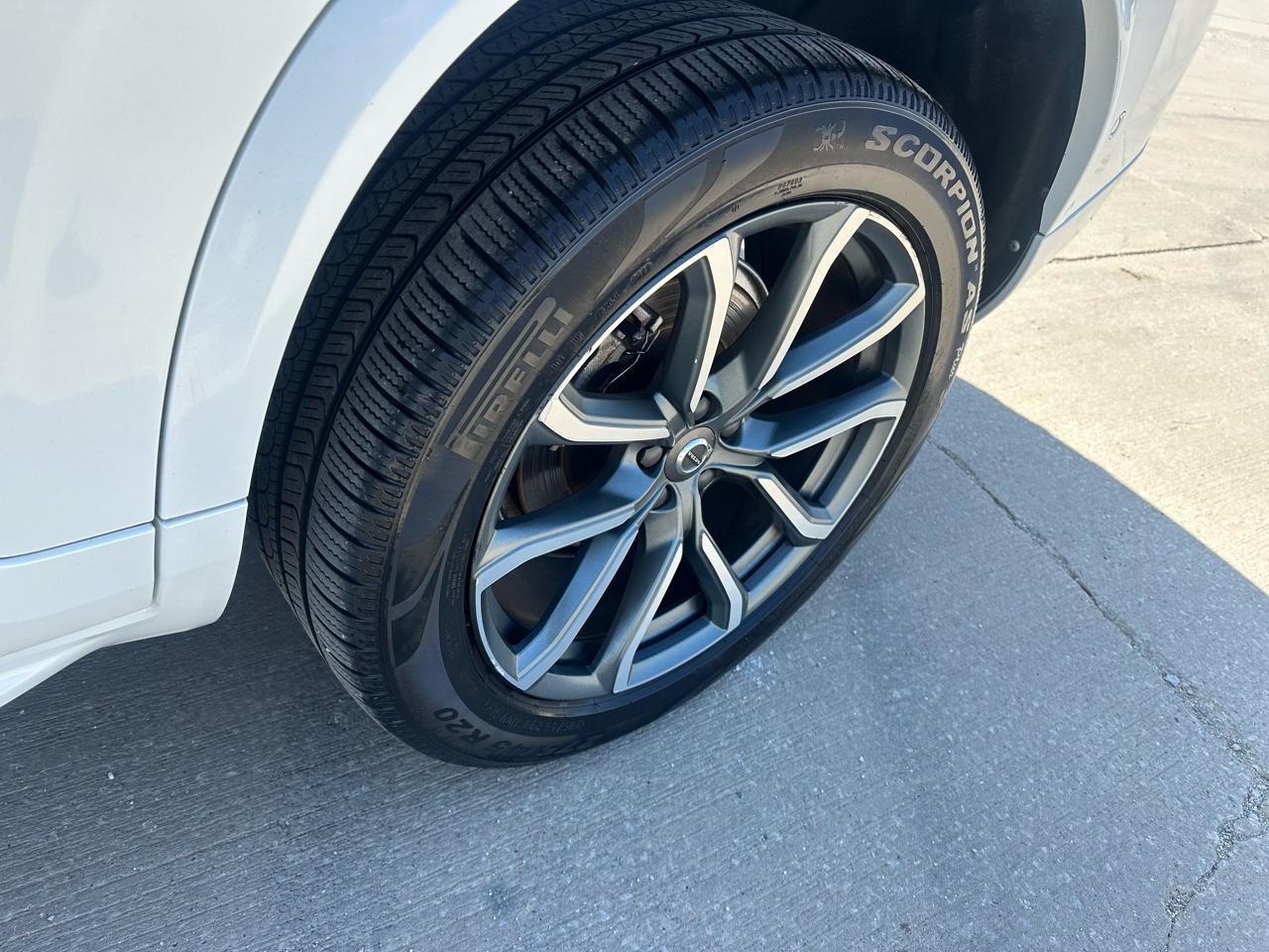 Volvo XC90 T6 - Momentum 4D SUV AWD 2017