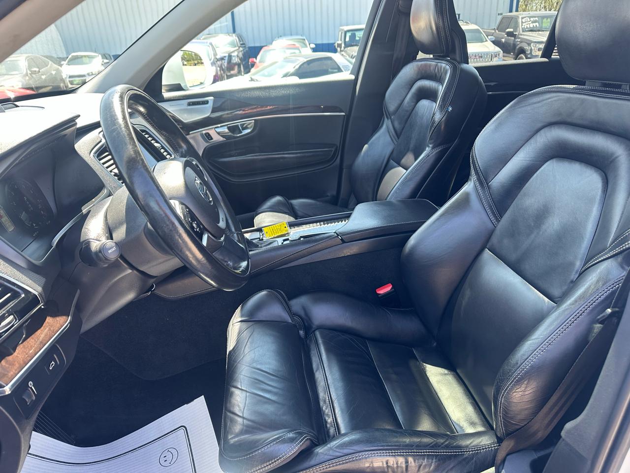 Volvo XC90 T6 - Momentum 4D SUV AWD 2017