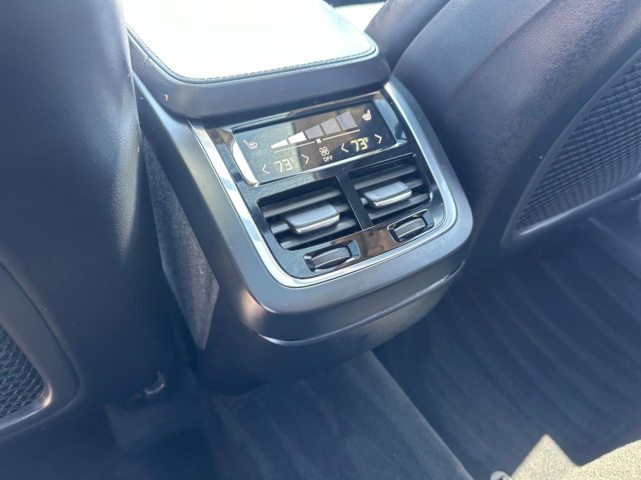 Volvo XC90 T6 - Momentum 4D SUV AWD 2017