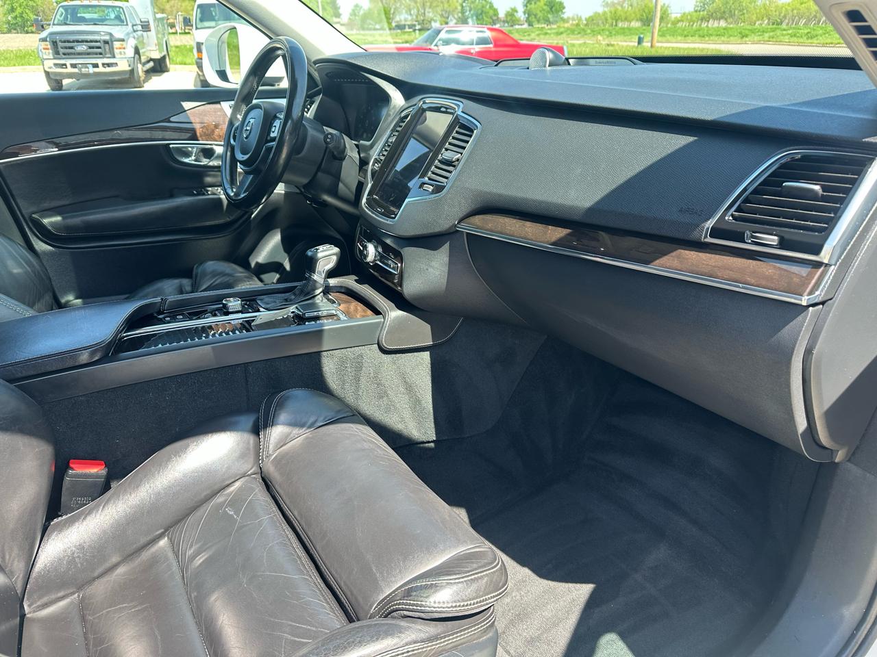 Volvo XC90 T6 - Momentum 4D SUV AWD 2017