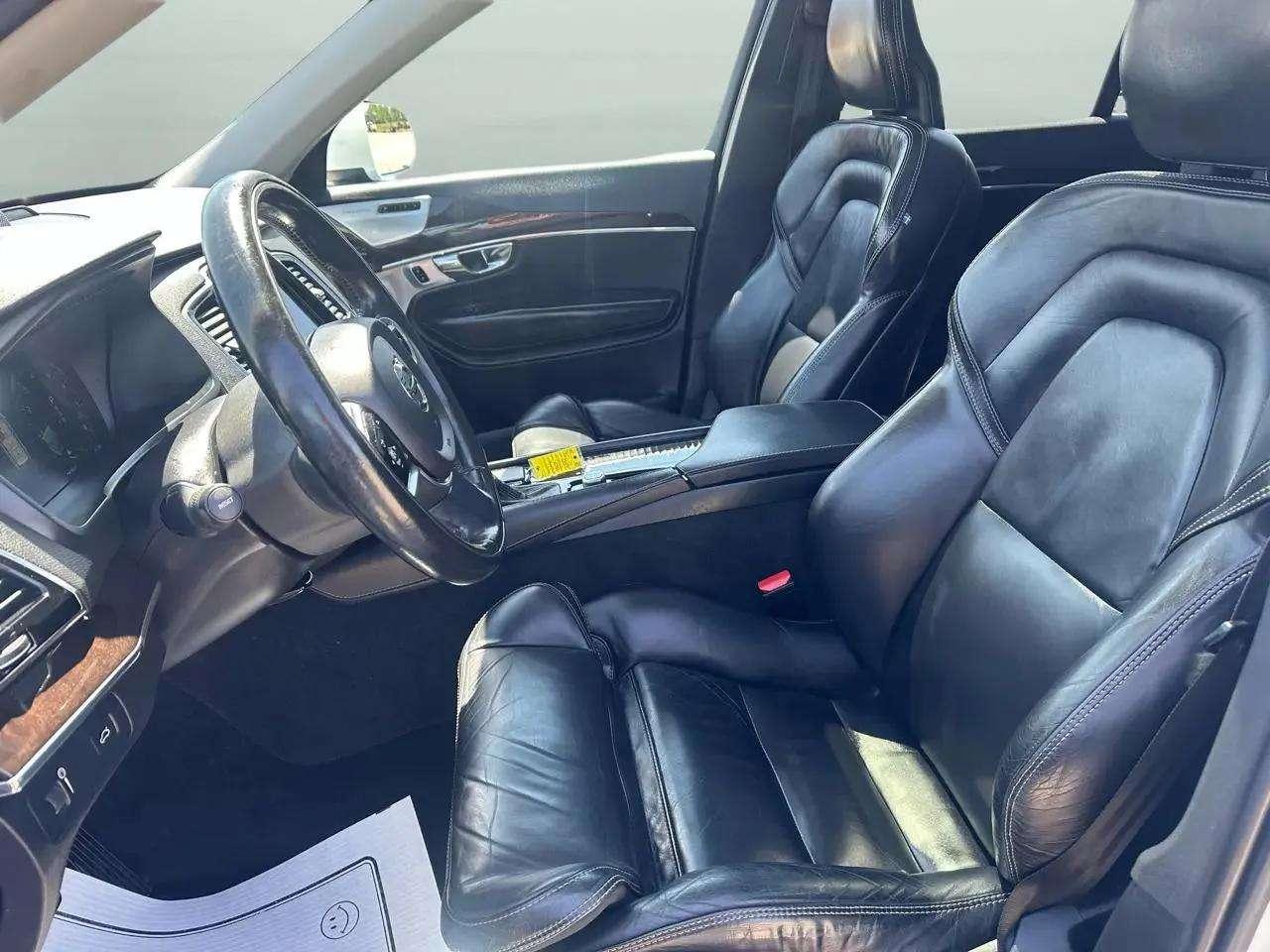 Volvo XC90 T6 - Momentum 4D SUV AWD 2017