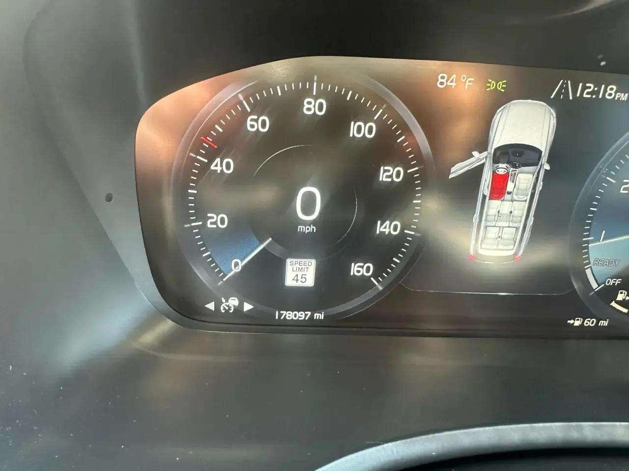 Volvo XC90 T6 - Momentum 4D SUV AWD 2017