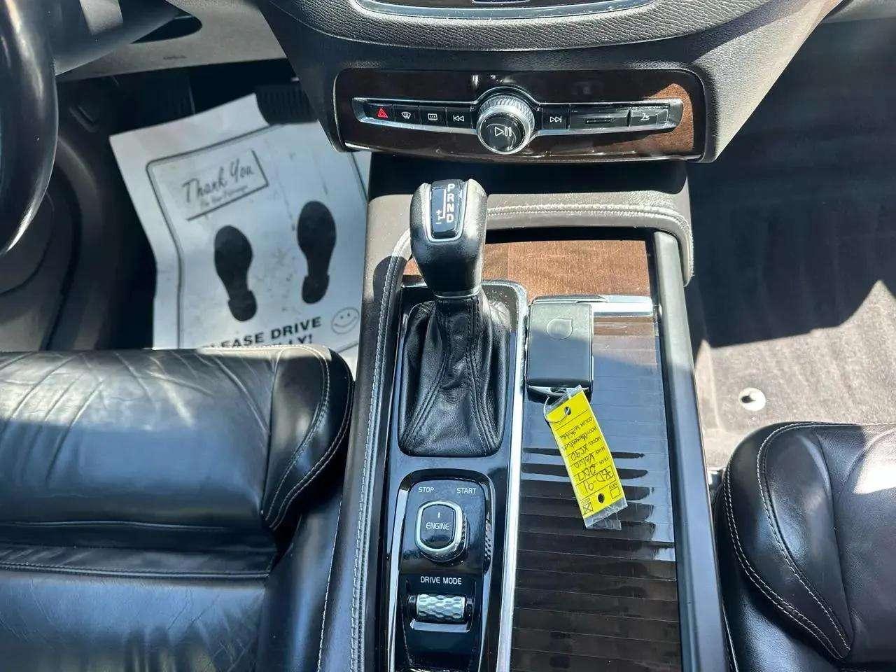 Volvo XC90 T6 - Momentum 4D SUV AWD 2017