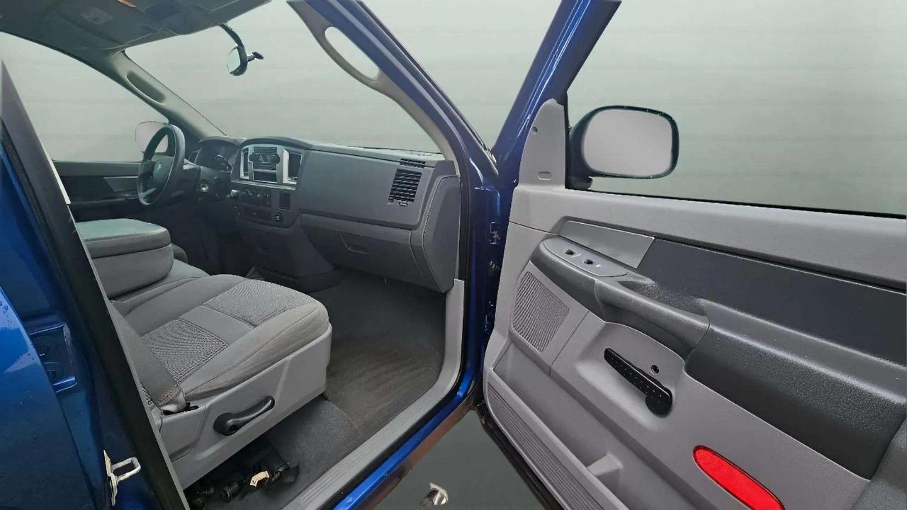 Dodge Ram 1500 4WD Quad Cab 140.5" SLT 2008