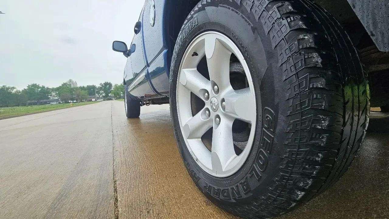 Dodge Ram 1500 4WD Quad Cab 140.5" SLT 2008