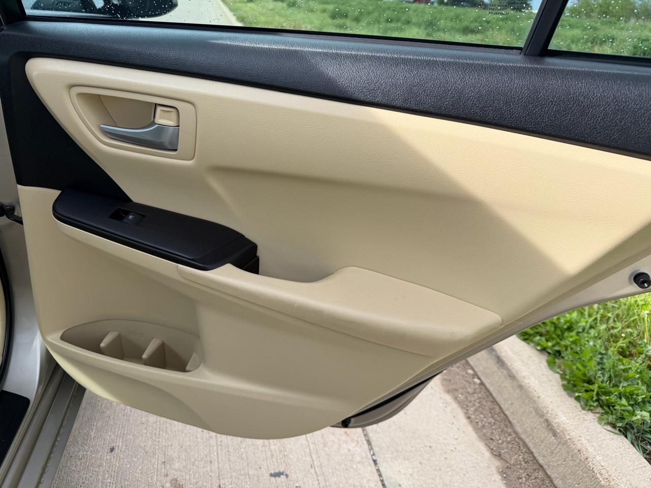 Toyota Camry 4dr Sdn I4 Auto XLE (Natl) 2015