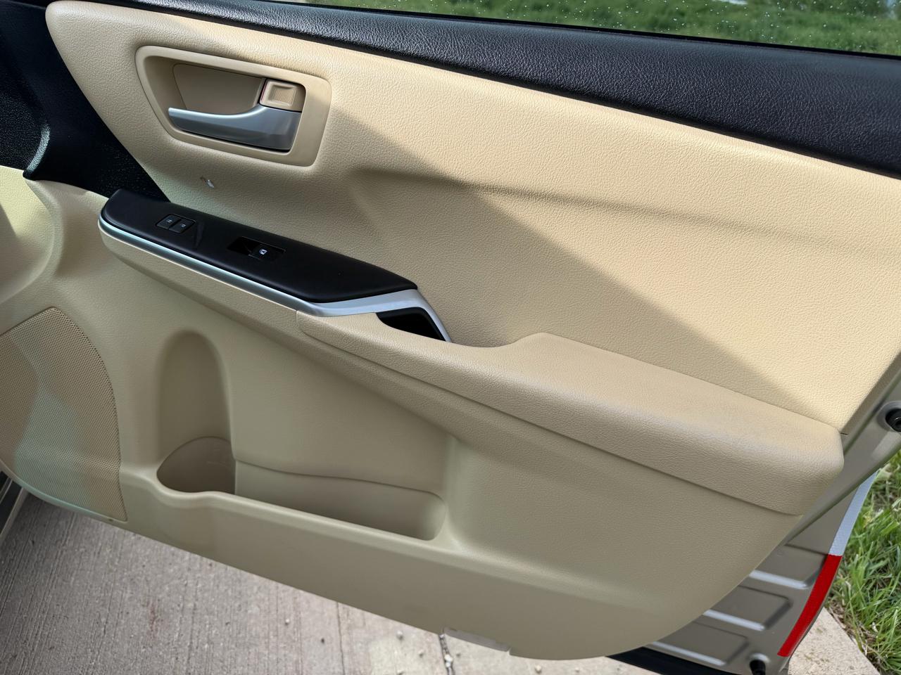 Toyota Camry 4dr Sdn I4 Auto XLE (Natl) 2015