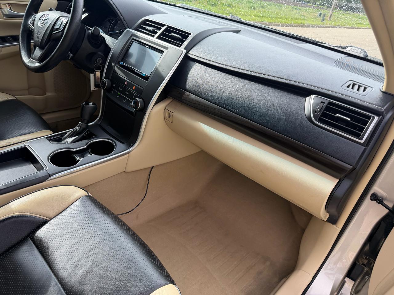 Toyota Camry 4dr Sdn I4 Auto XLE (Natl) 2015
