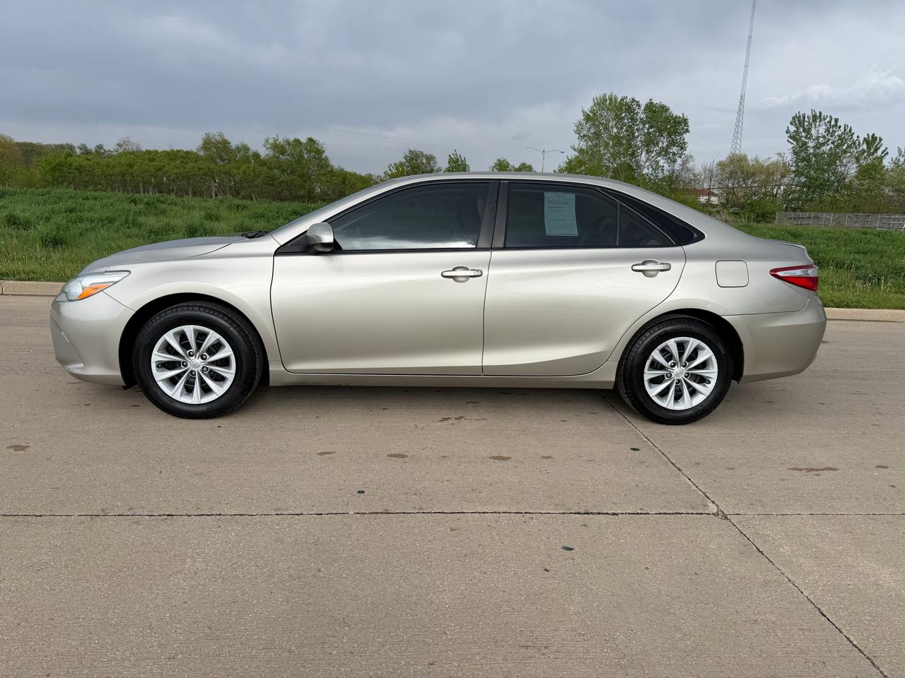 Toyota Camry 4dr Sdn I4 Auto XLE (Natl) 2015