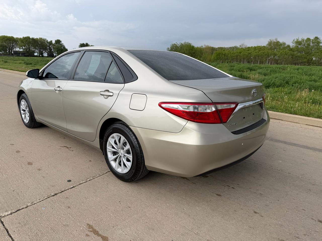 Toyota Camry 4dr Sdn I4 Auto XLE (Natl) 2015