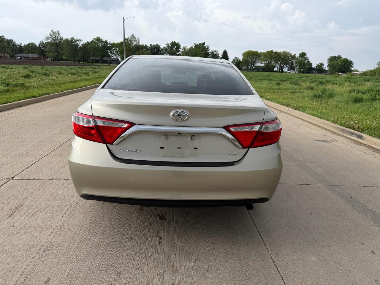 Toyota Camry 4dr Sdn I4 Auto XLE (Natl) 2015