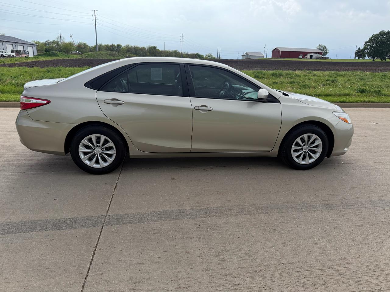 Toyota Camry 4dr Sdn I4 Auto XLE (Natl) 2015