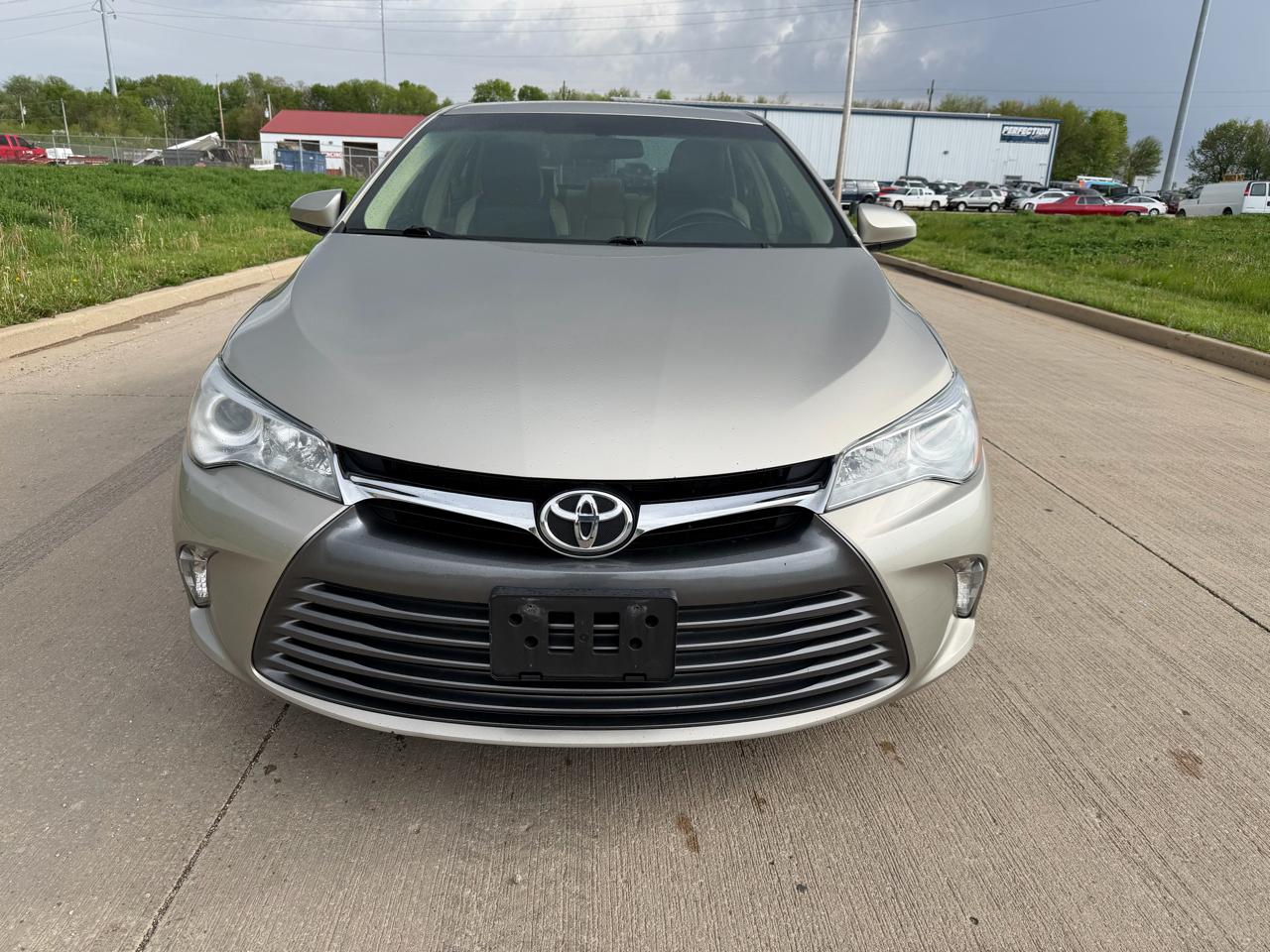 Toyota Camry 4dr Sdn I4 Auto XLE (Natl) 2015