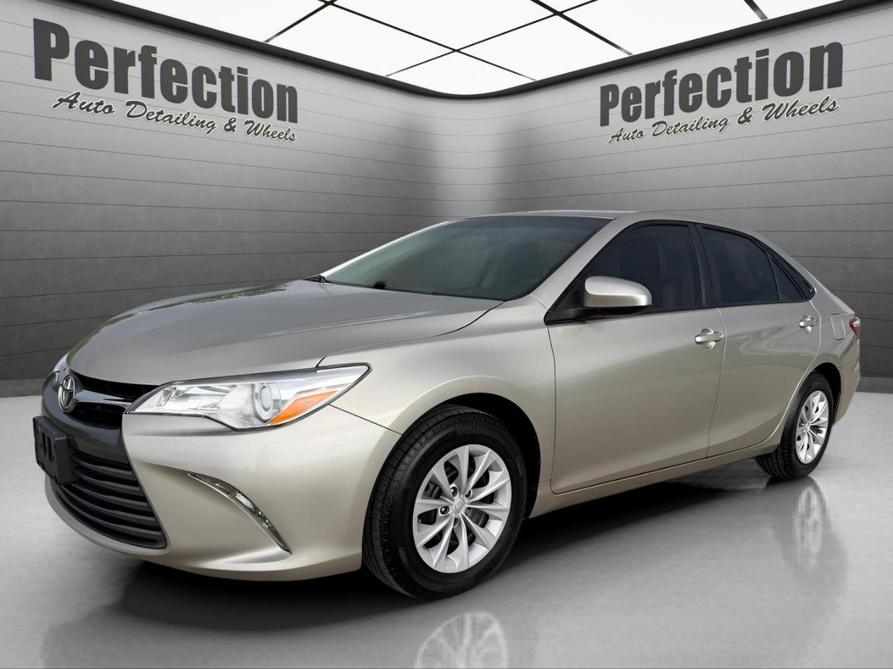 Toyota Camry 4dr Sdn I4 Auto XLE (Natl) 2015