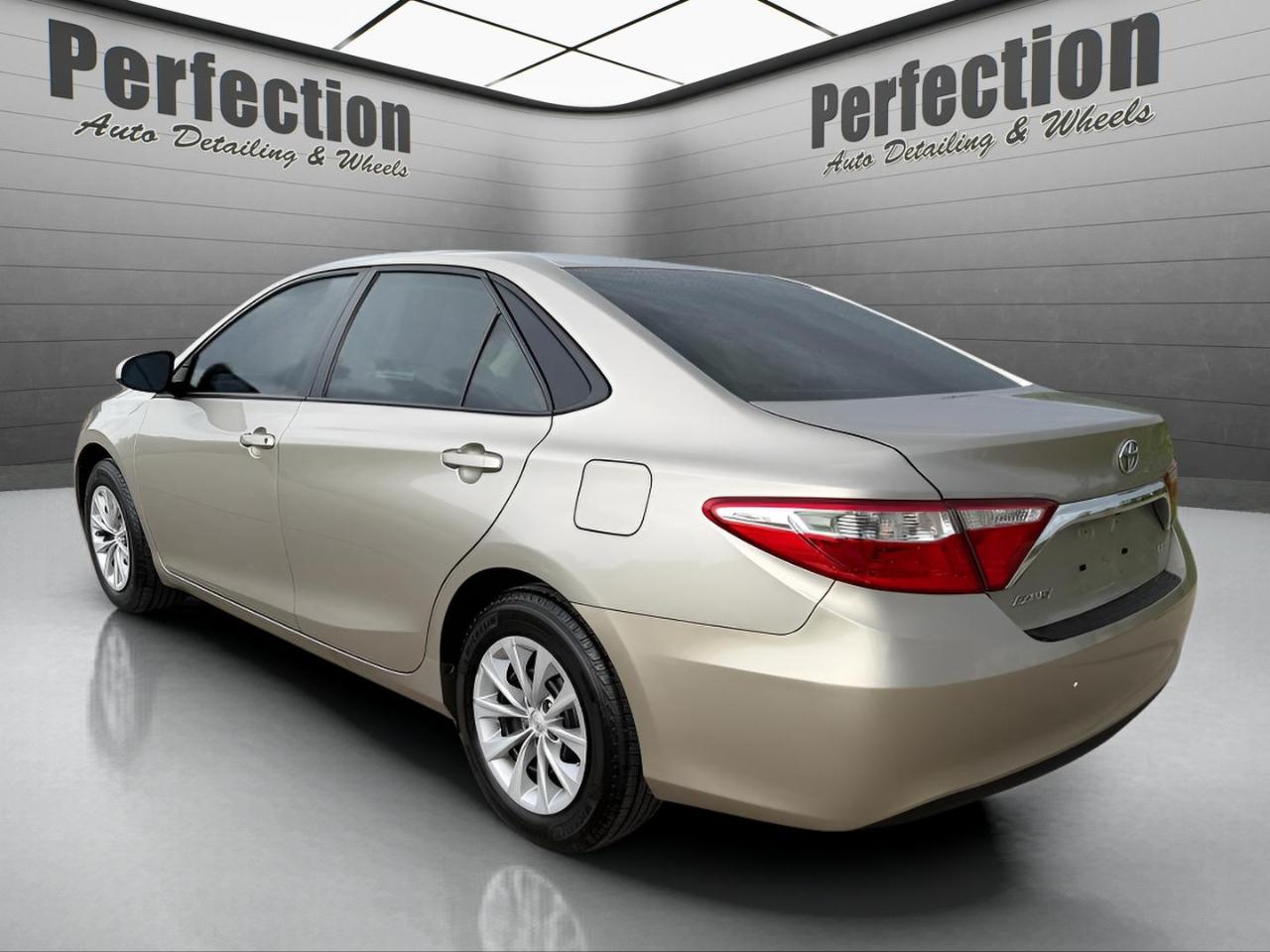 Toyota Camry 4dr Sdn I4 Auto XLE (Natl) 2015