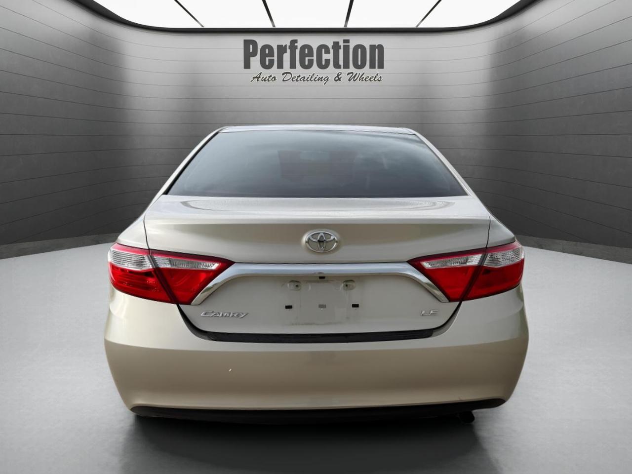 Toyota Camry 4dr Sdn I4 Auto XLE (Natl) 2015