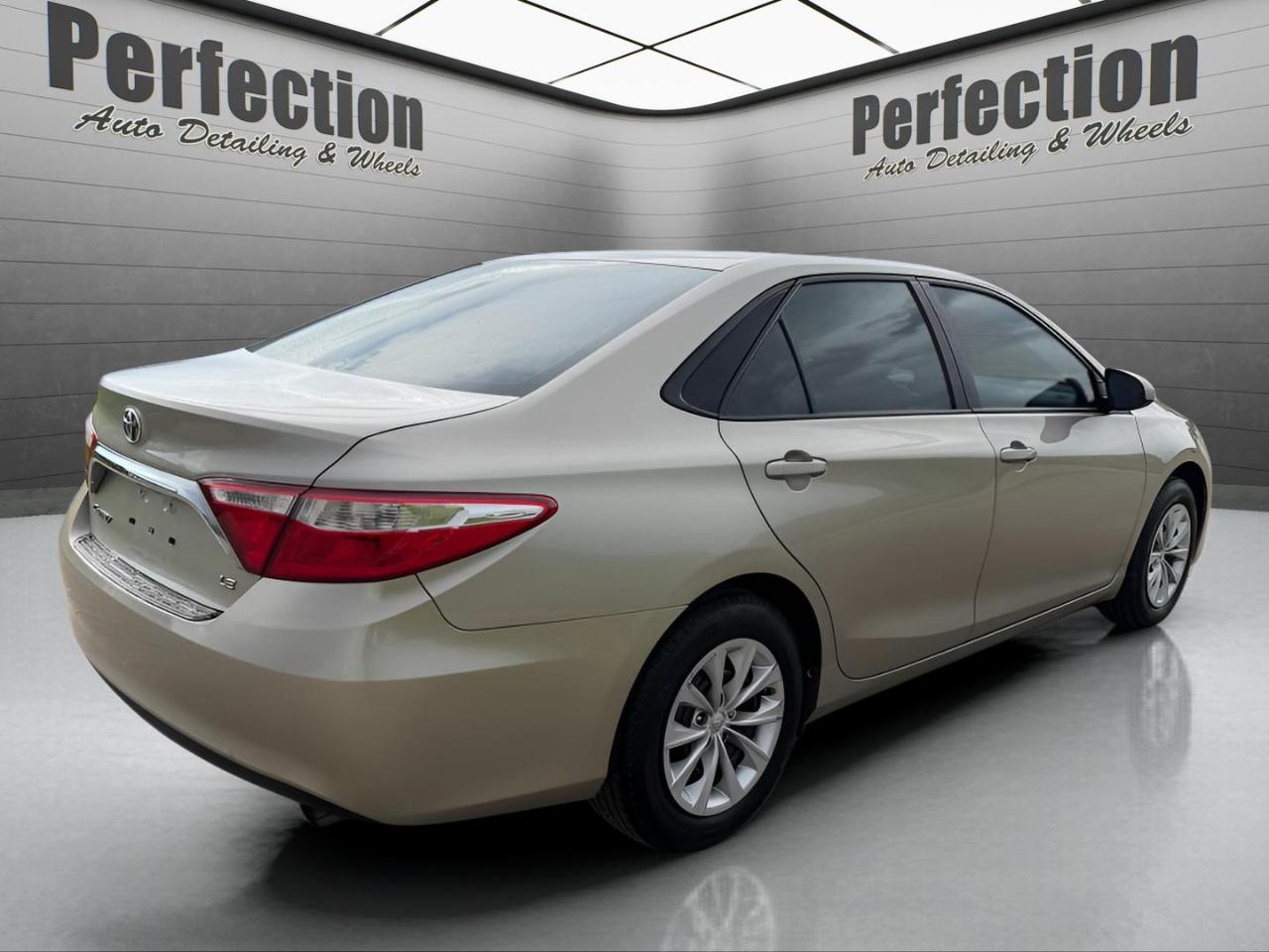 Toyota Camry 4dr Sdn I4 Auto XLE (Natl) 2015