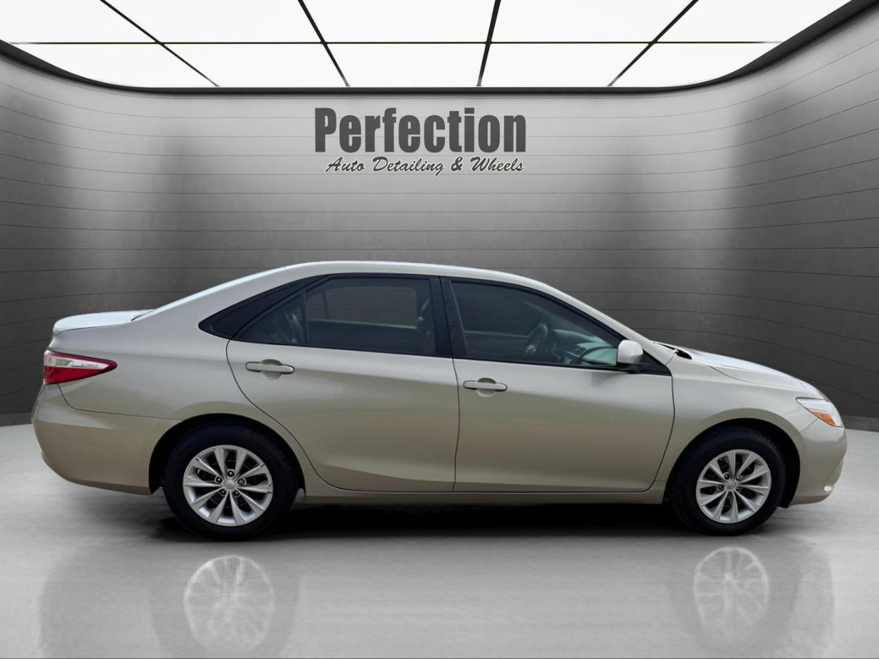 Toyota Camry 4dr Sdn I4 Auto XLE (Natl) 2015