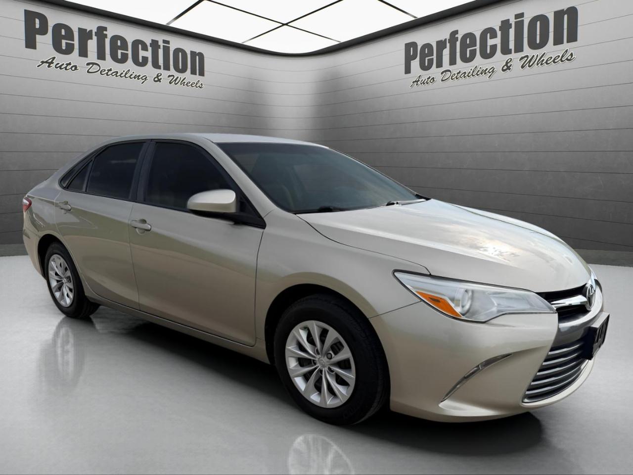Toyota Camry 4dr Sdn I4 Auto XLE (Natl) 2015
