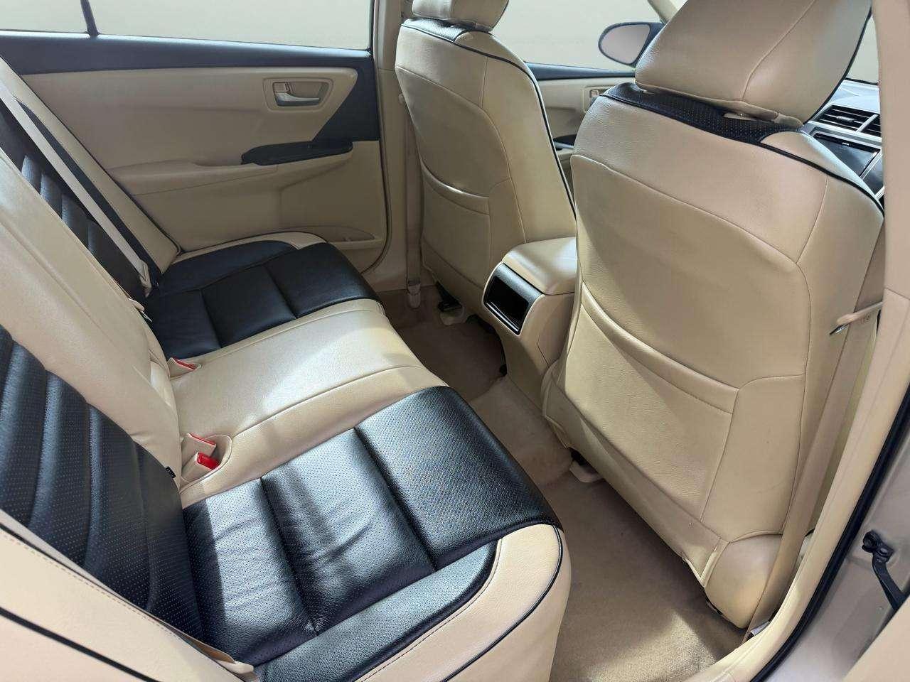 Toyota Camry 4dr Sdn I4 Auto XLE (Natl) 2015