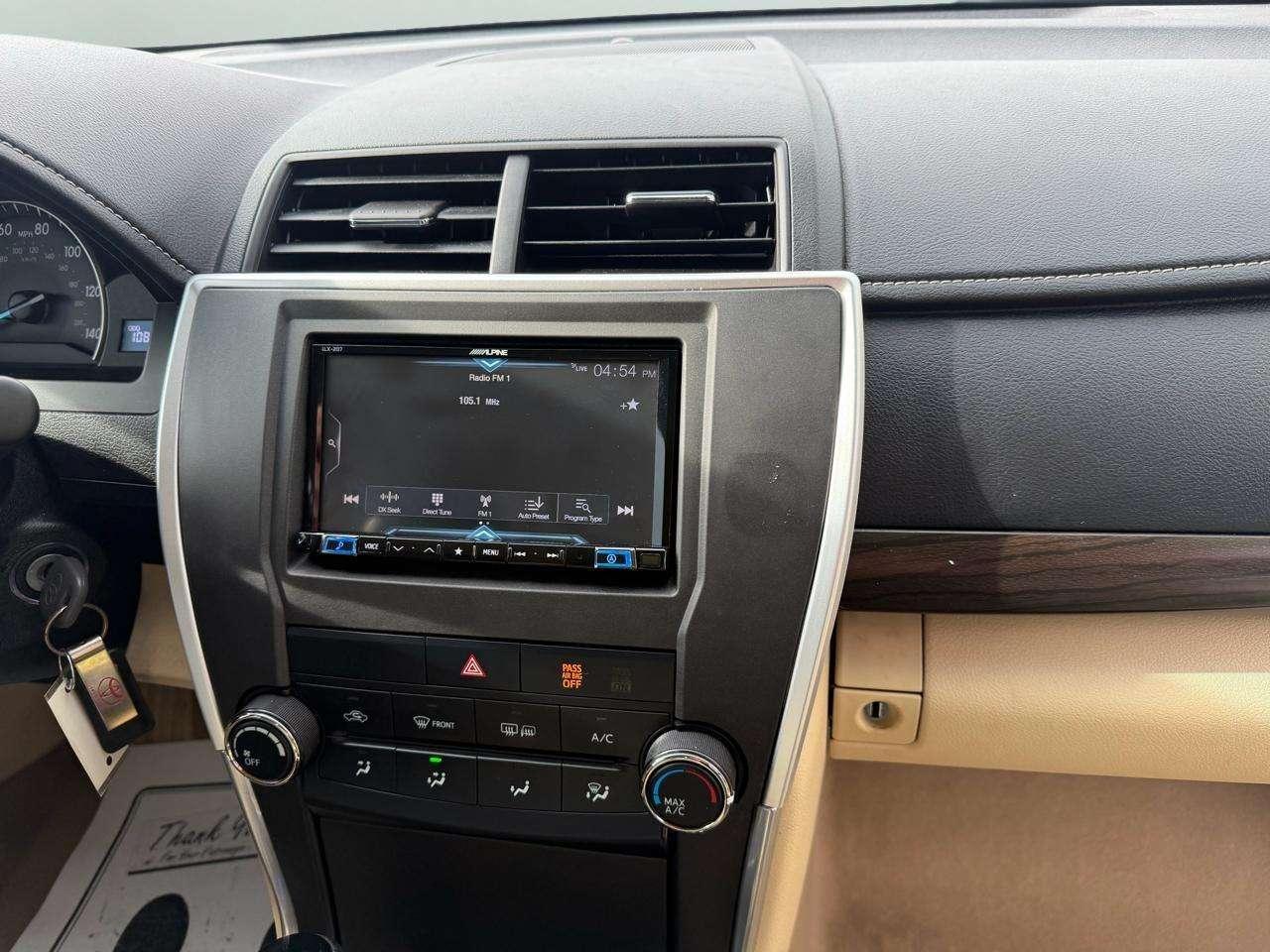 Toyota Camry 4dr Sdn I4 Auto XLE (Natl) 2015