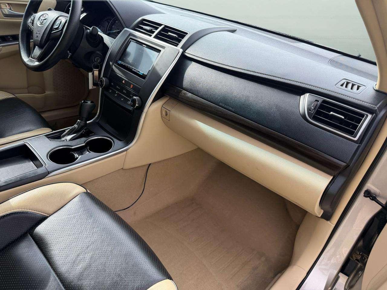 Toyota Camry 4dr Sdn I4 Auto XLE (Natl) 2015