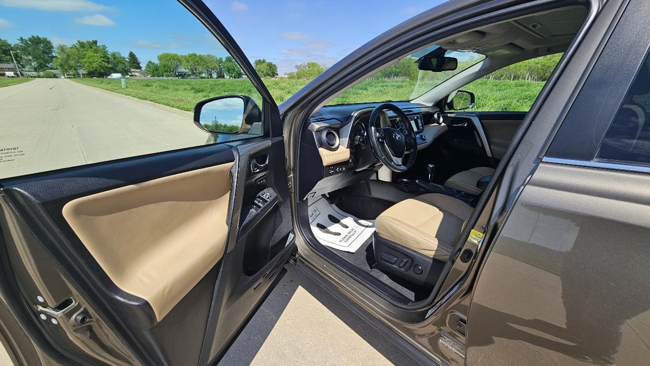 Toyota RAV4 AWD 4dr Limited (Natl) 2015