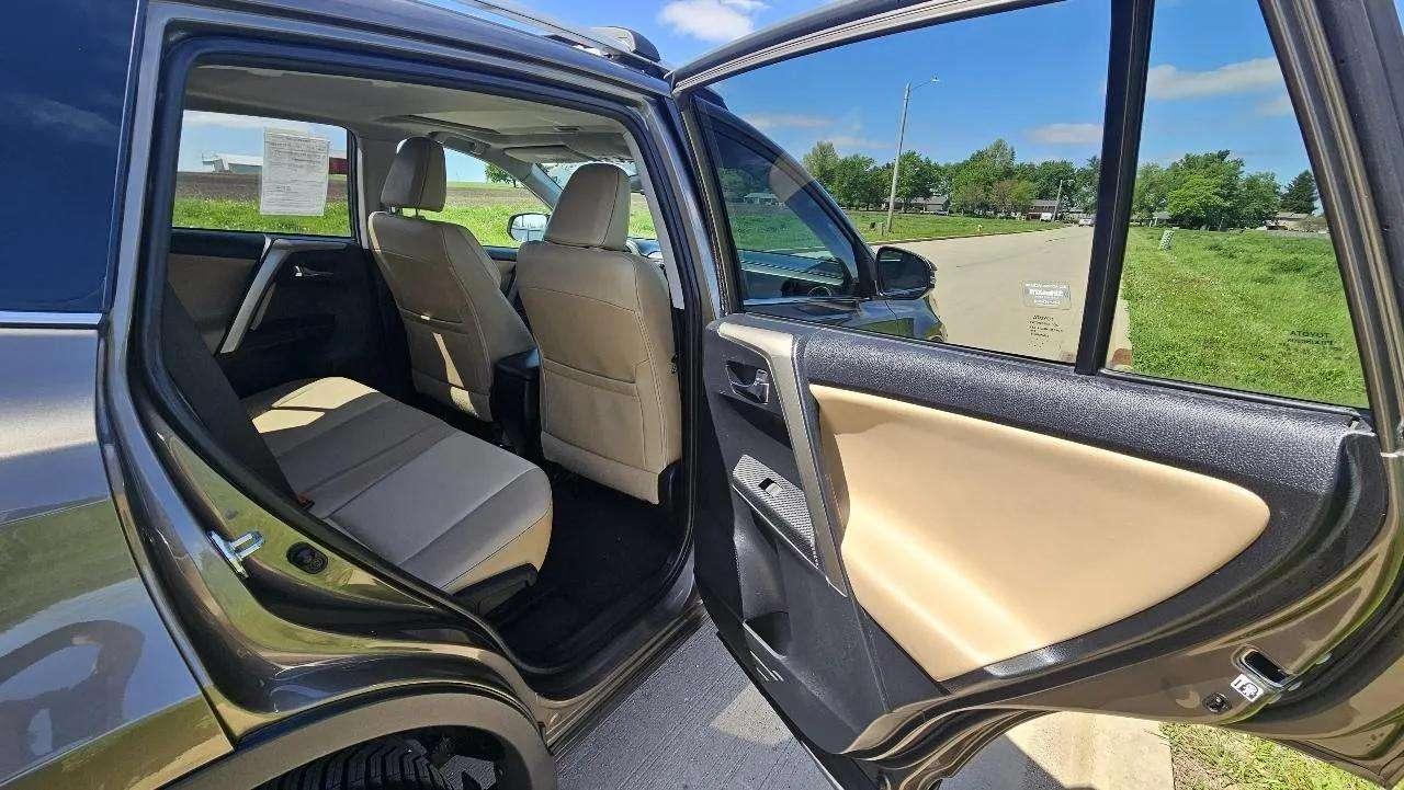 Toyota RAV4 AWD 4dr Limited (Natl) 2015