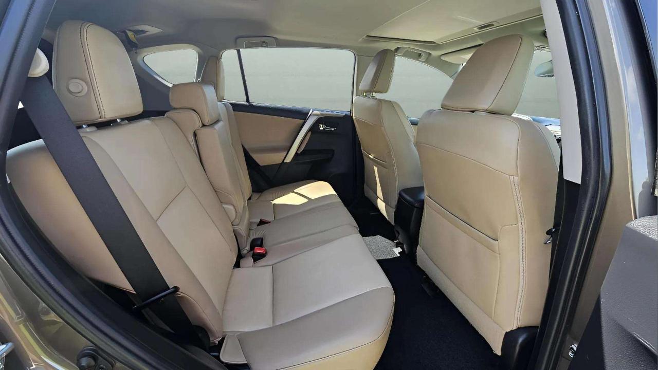 Toyota RAV4 AWD 4dr Limited (Natl) 2015