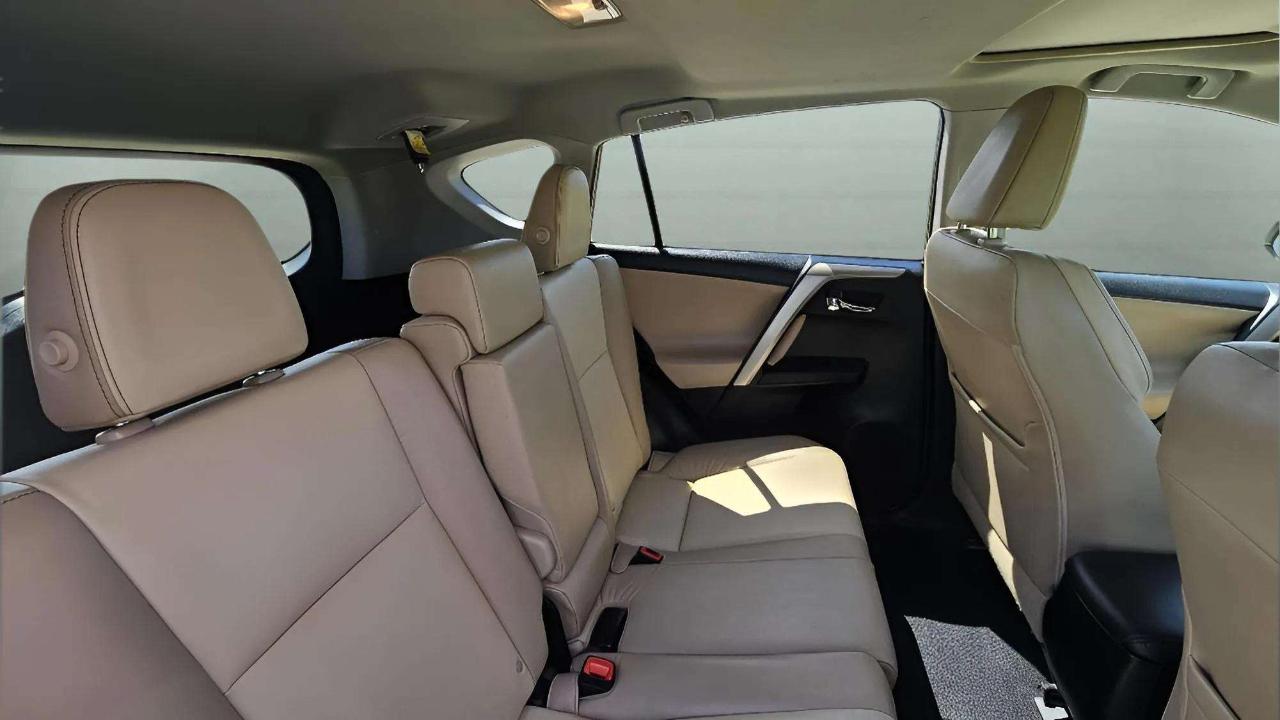 Toyota RAV4 AWD 4dr Limited (Natl) 2015