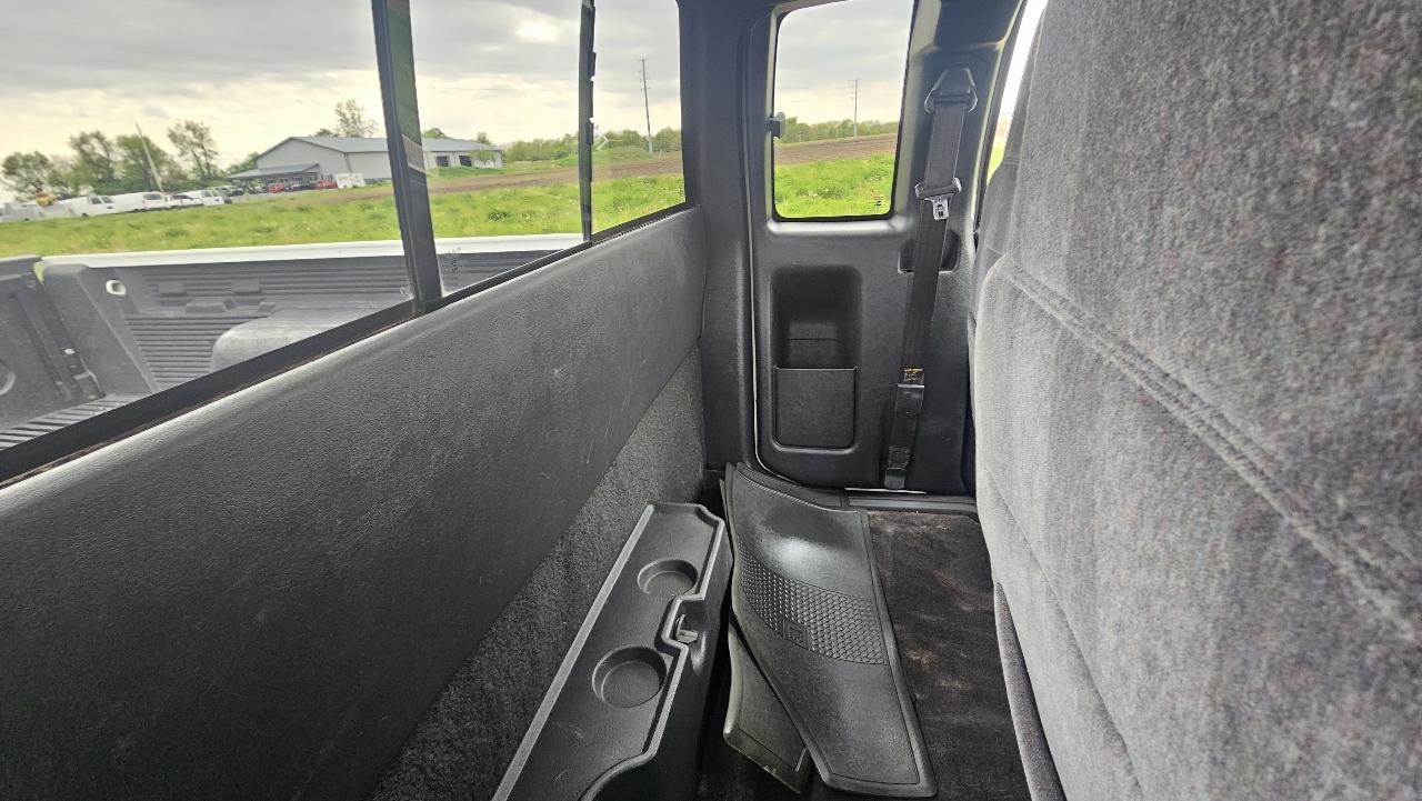 Chevrolet S-10 Ext Cab 123" WB LS 2001