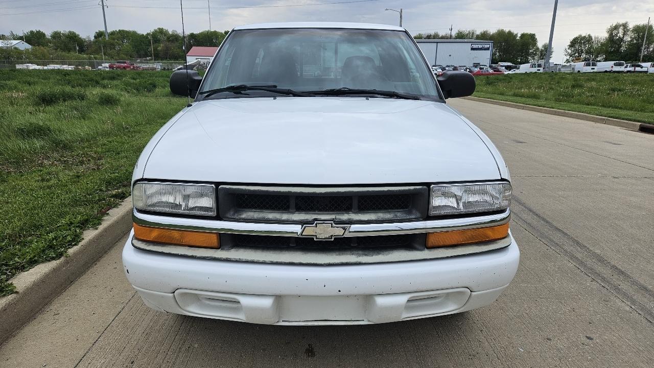 Chevrolet S-10 Ext Cab 123" WB LS 2001