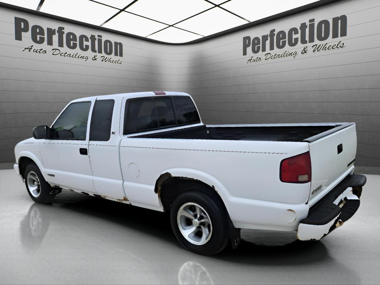 Chevrolet S-10 Ext Cab 123" WB LS 2001