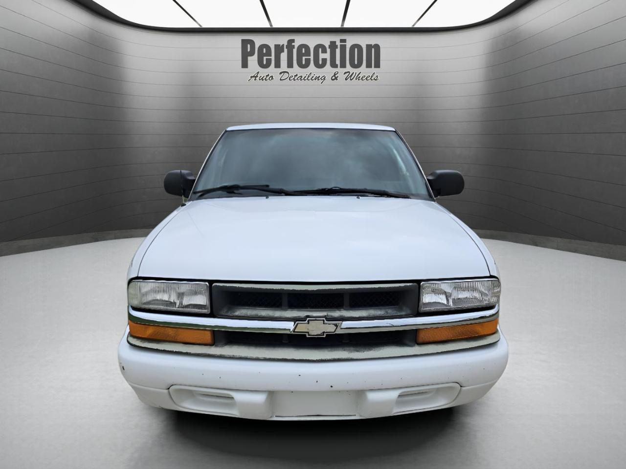 Chevrolet S-10 Ext Cab 123" WB LS 2001