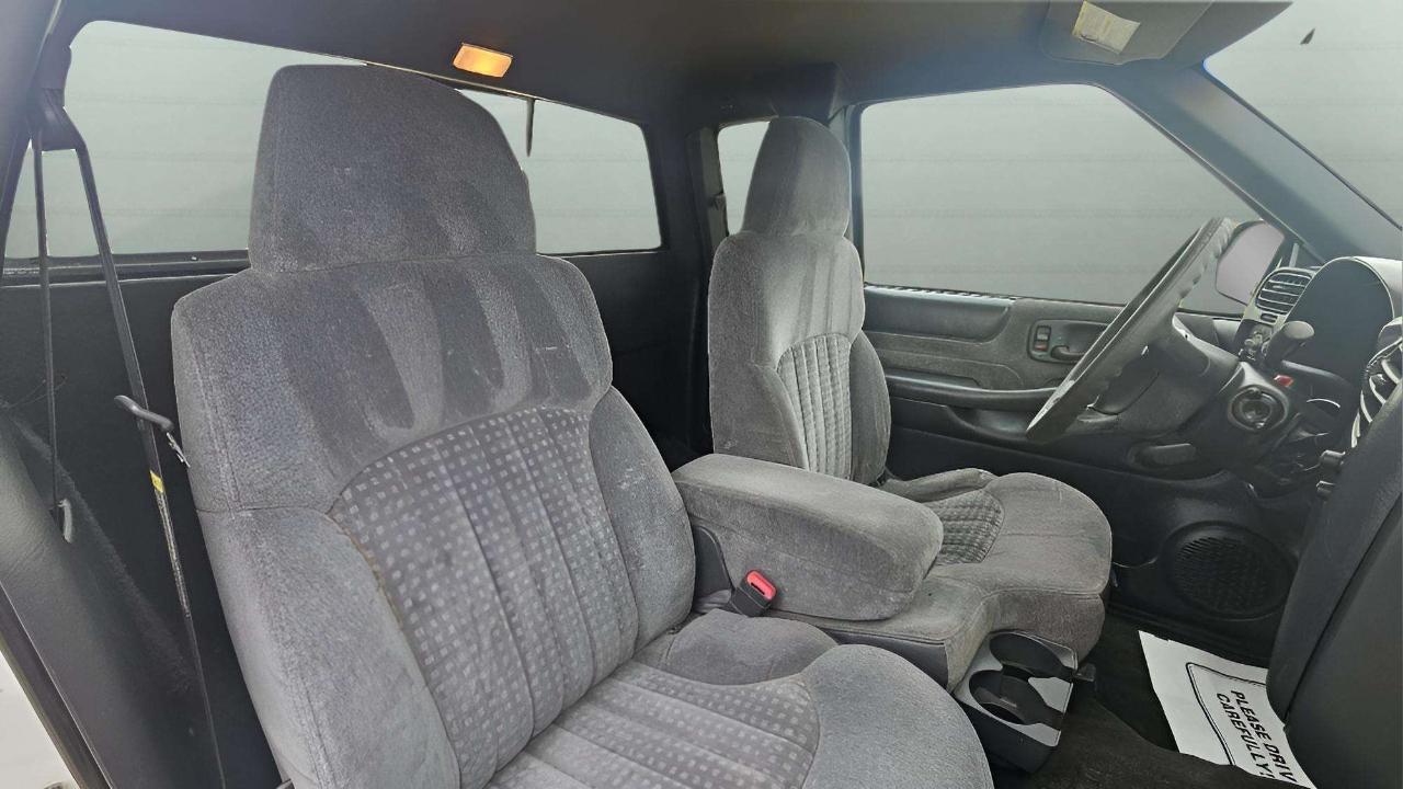 Chevrolet S-10 Ext Cab 123" WB LS 2001