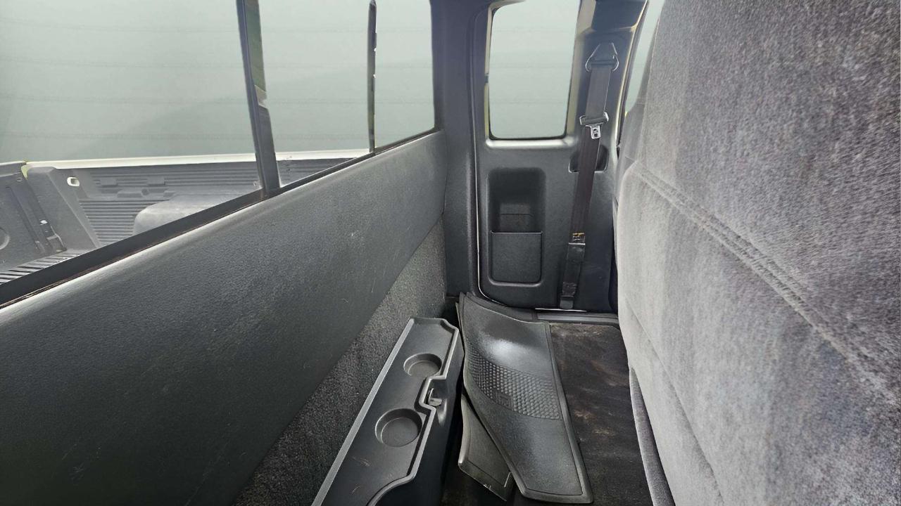 Chevrolet S-10 Ext Cab 123" WB LS 2001
