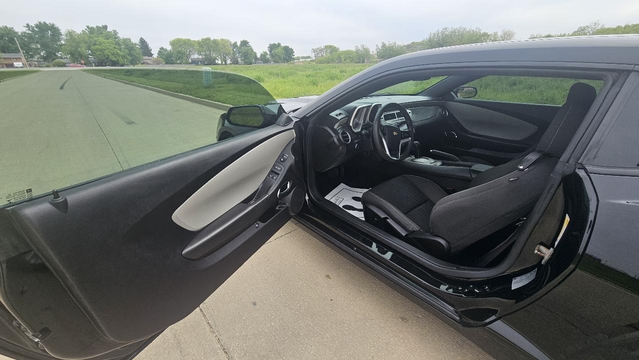 Chevrolet Camaro 2dr Cpe LS w/2LS 2015