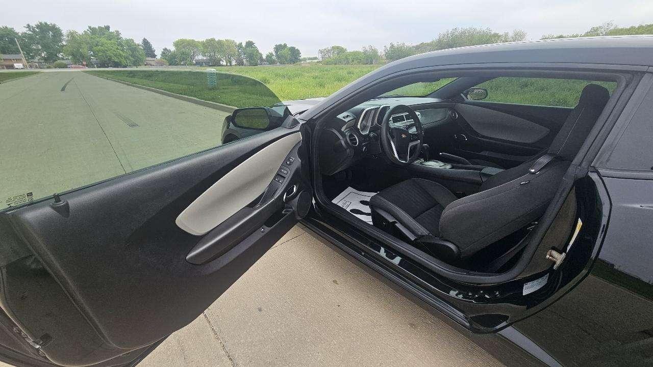 Chevrolet Camaro 2dr Cpe LS w/2LS 2015