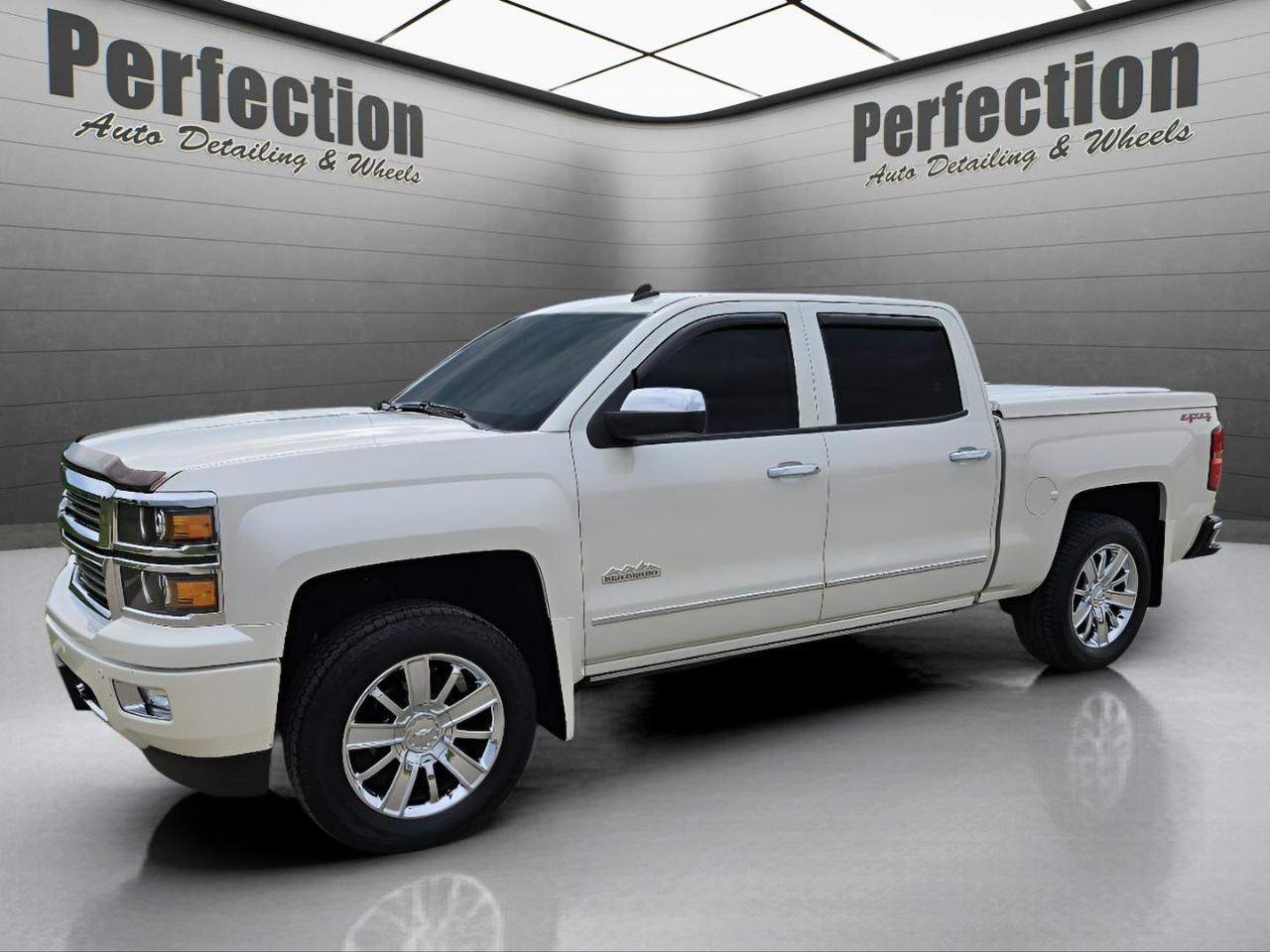 2014 Chevrolet Silverado 1500 4WD Crew Cab 143.5" High Country