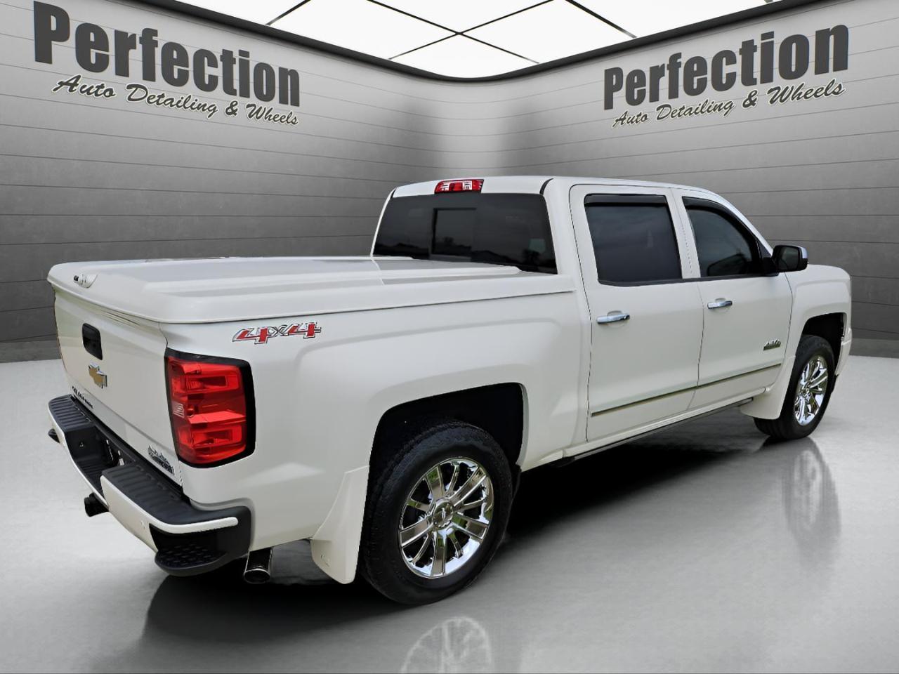 Chevrolet Silverado 1500 4WD Crew Cab 143.5" High Country 2014