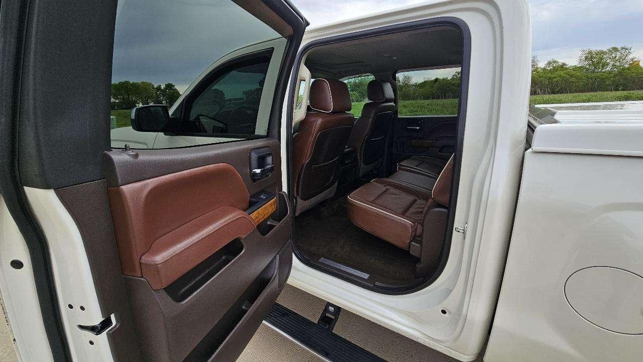 Chevrolet Silverado 1500 4WD Crew Cab 143.5" High Country 2014