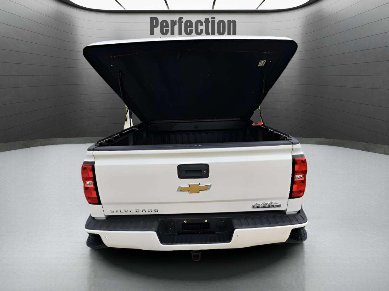 Chevrolet Silverado 1500 4WD Crew Cab 143.5" High Country 2014