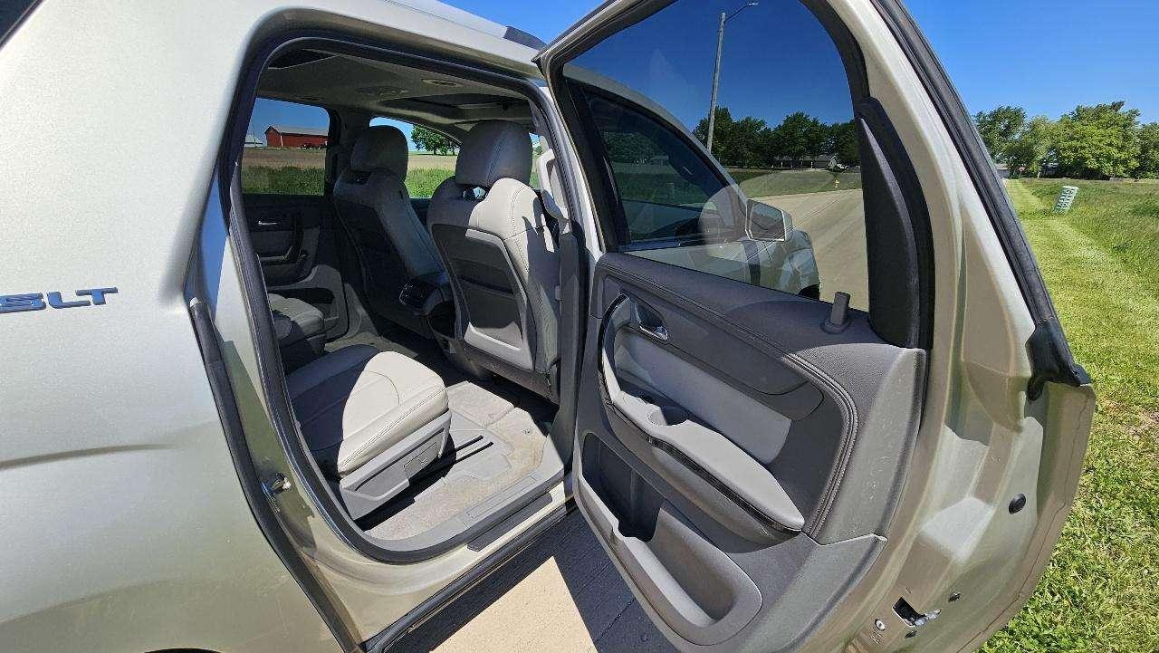 GMC Acadia FWD 4dr SLT w/SLT-1 2016