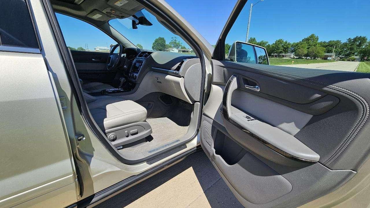 GMC Acadia FWD 4dr SLT w/SLT-1 2016