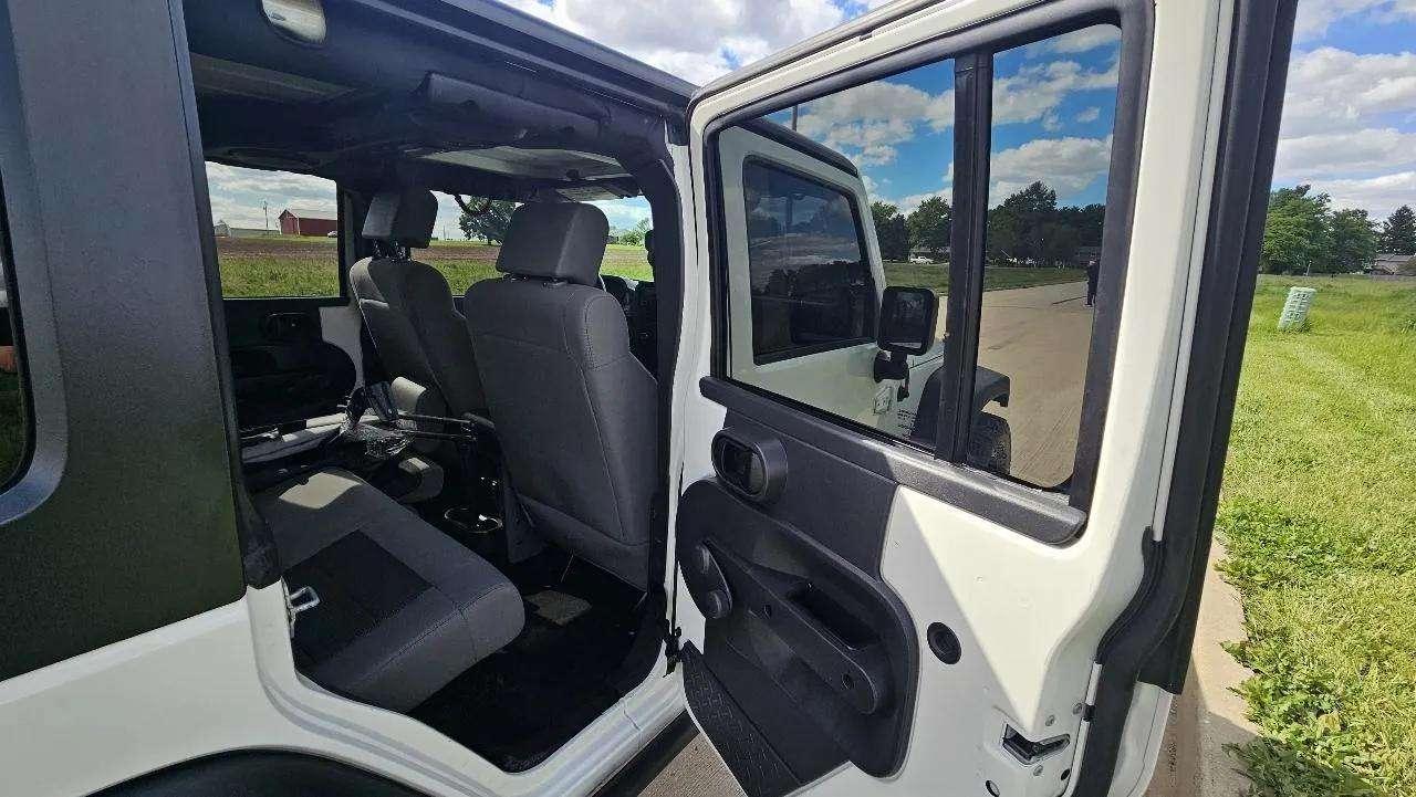 Jeep Wrangler Unlimited RWD 4dr X 2009