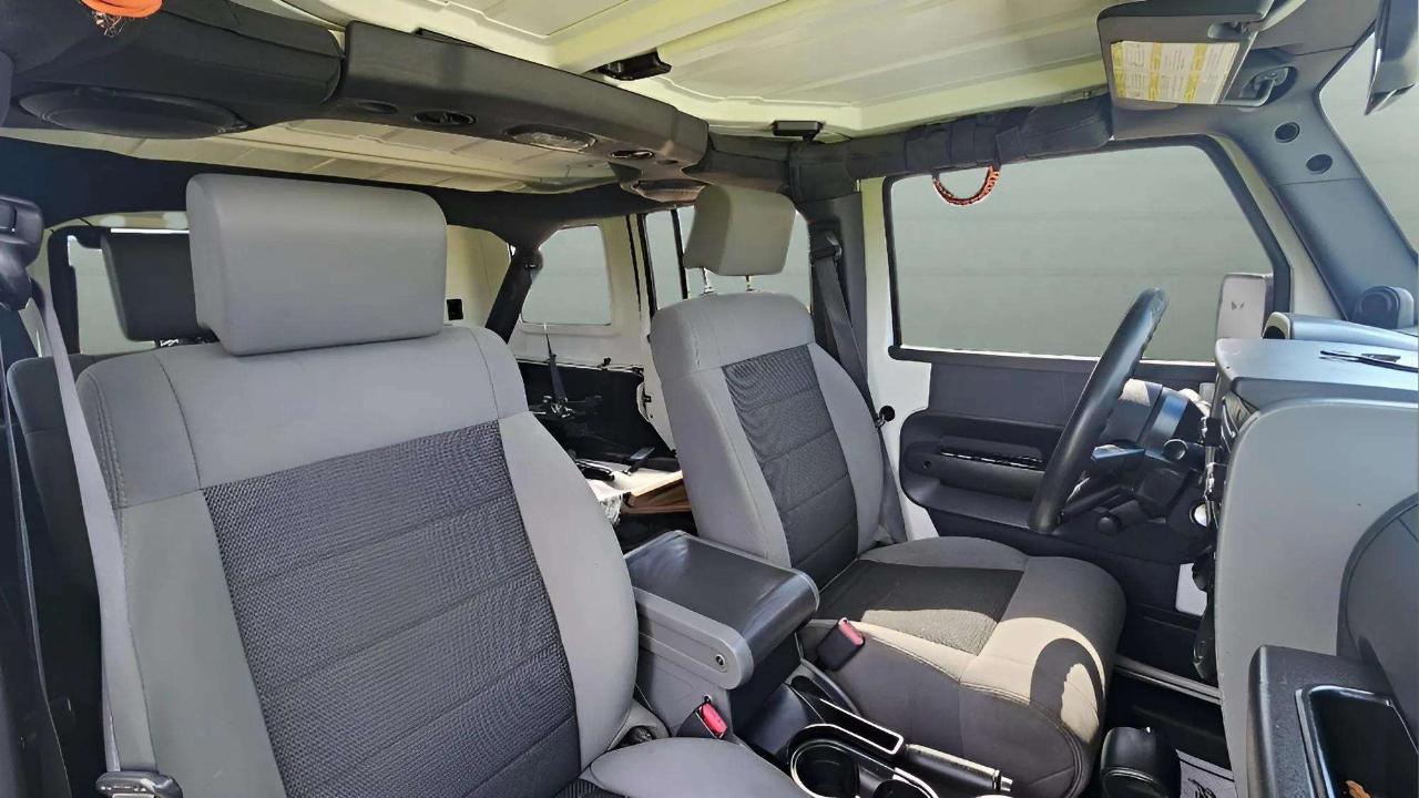 Jeep Wrangler Unlimited RWD 4dr X 2009