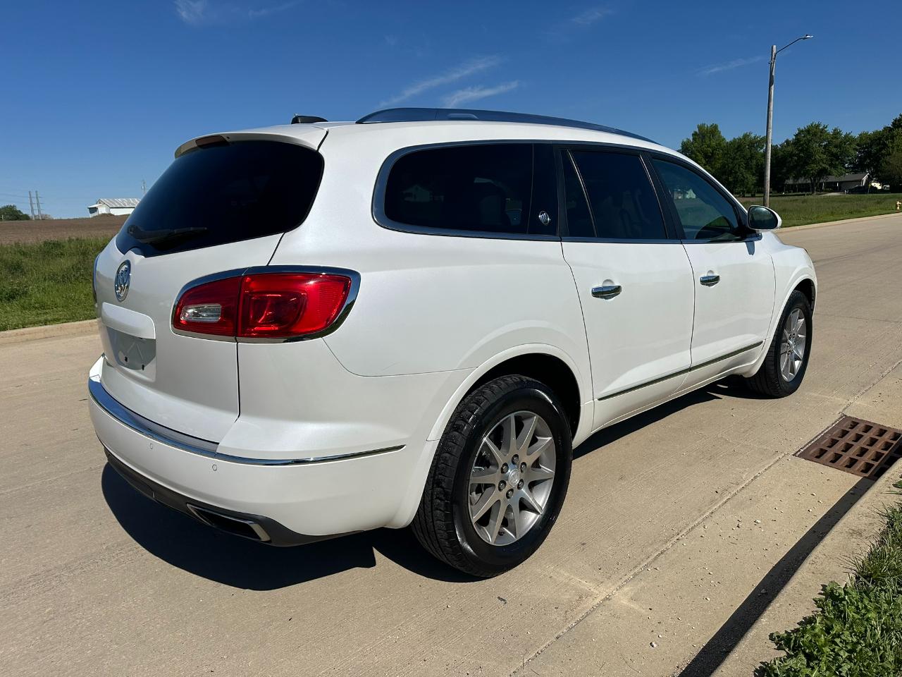 Buick Enclave FWD 4dr Leather 2017