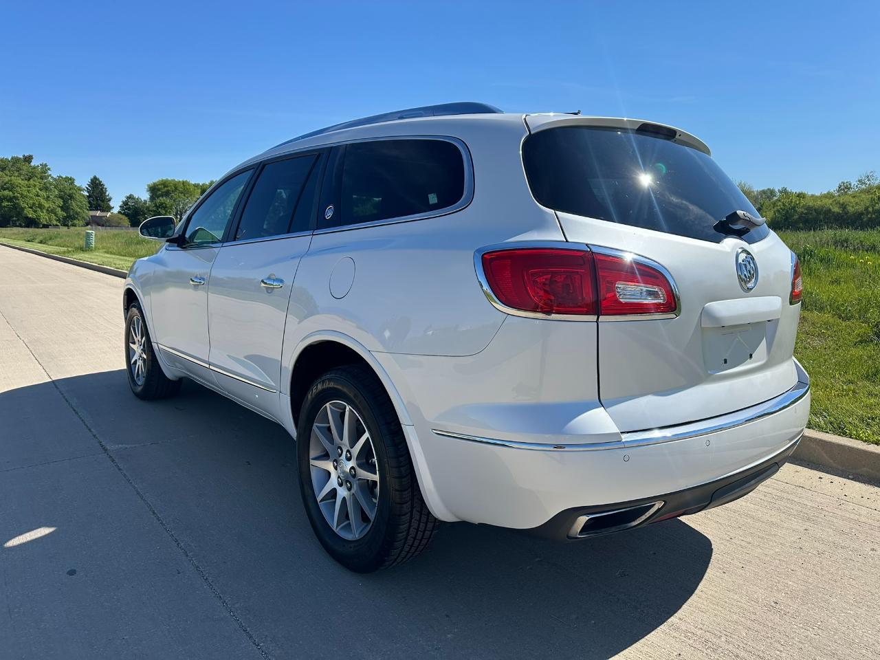 Buick Enclave FWD 4dr Leather 2017